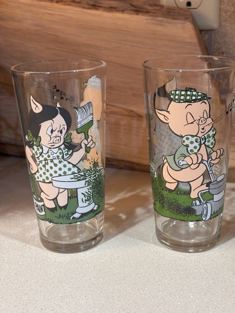 Set of 2 Pepsi Collector Series Glass with Petunia and Porky Pig.